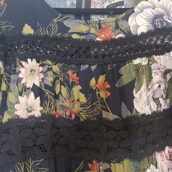 MISS ME Size M 100% Viscose tiered floral bohemian black lace peasant top - Picture 6 of 11